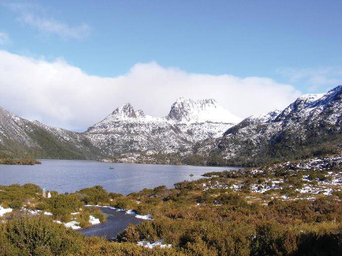 01-cradle-mountain-lake-and-dove-tasmania